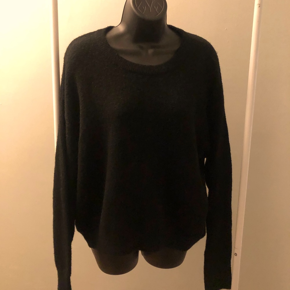 Black Express Sweater 🌟NEW🌟